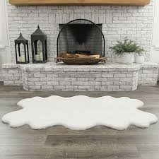 LIKE NEW Mon chateau Faux Fur Quad Rug  IVORY > Size: 3 ft. 7 in. x 5 ft. 10 in. HAS DARK DUST MARKS - 689176514827